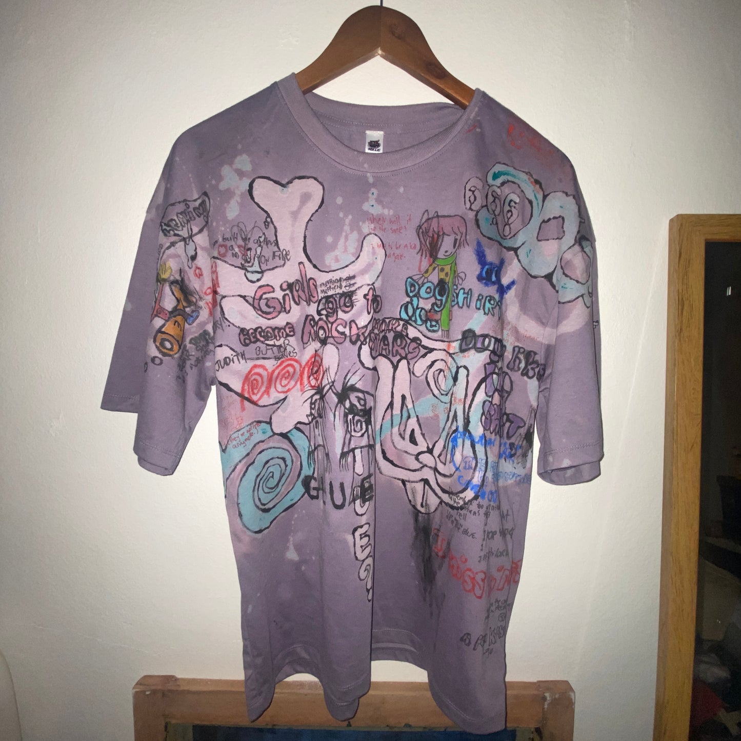 Very nice tee_Girls go to Mars, become rock stars