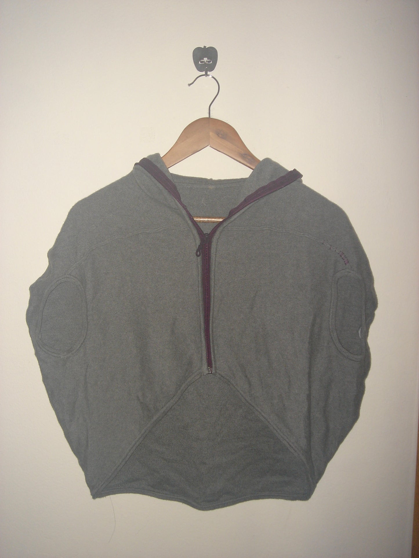 Cop Copine avant-garde cropped hoodie